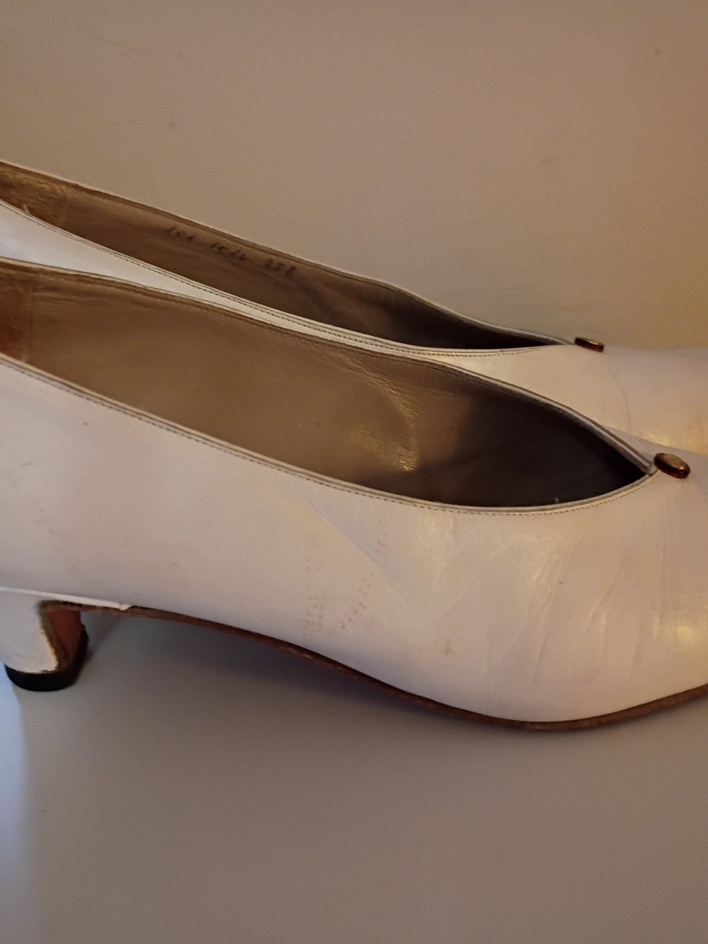 Vintage Gucci White Leather Pumps Heels Made in Italy Authentic